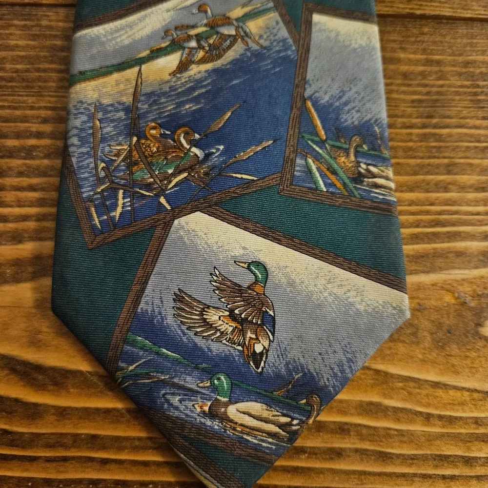 Ducks Unlimited All Silk Neck Tie – Mallard Duck Hunting Scene – Made in USA‎